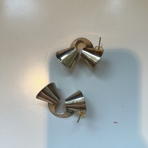 8 Other Reasons Joppie Earrings in Gold - Picture 6 of 6